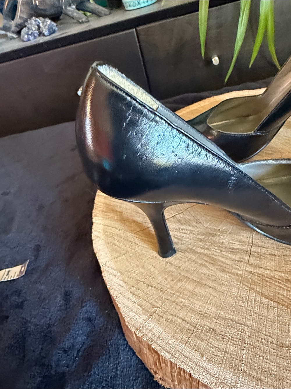 Roberto Vianni Classic Black Pointed-Toe Stiletto Heels - Picture 7 of 7